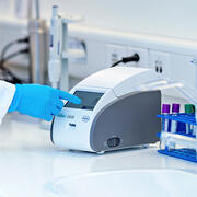 Roche cobas� click Point-of-Care Analyseger�t  